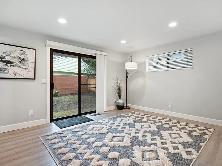 18311 NE 21st St — Photo 19
