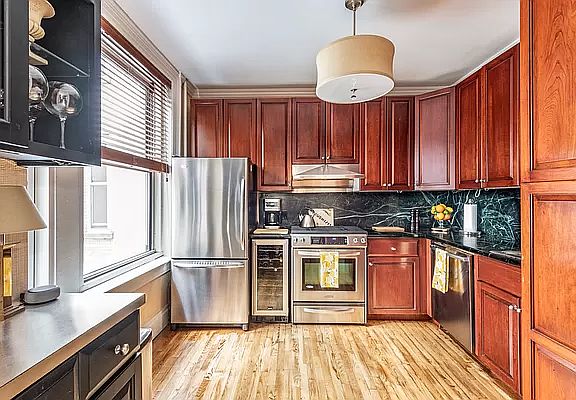 5th image of 251 W 98th St APT 8B