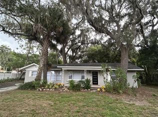 2899 E Crooked Lake Dr, Eustis, FL 32726