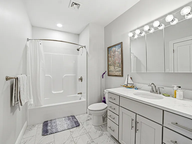 320 Middlesex Ave #D208 — Photo 14