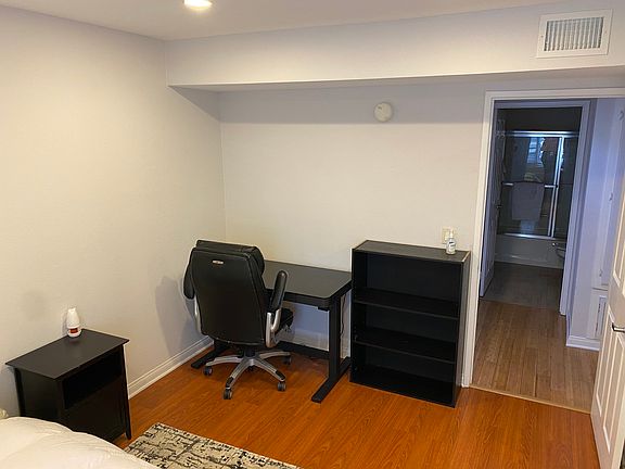 4th image of 5500 Owensmouth Ave #1144