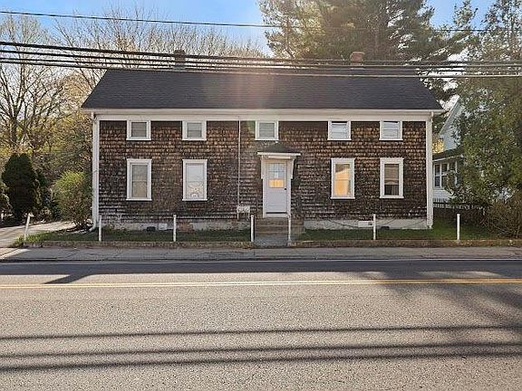 3rd image of 1692 Main St