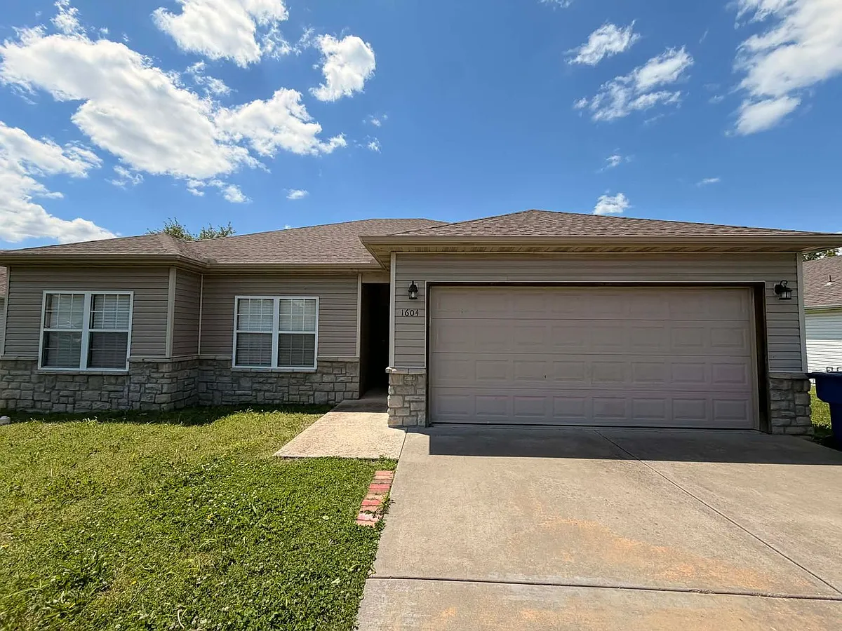 Building Photo - 1604 Prier Ln
