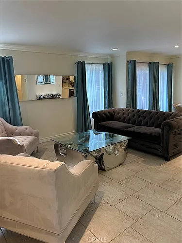 22141 Burbank Blvd #1 Photo 1