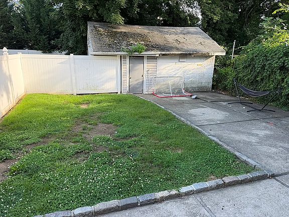 5th image of 453 Court Ave