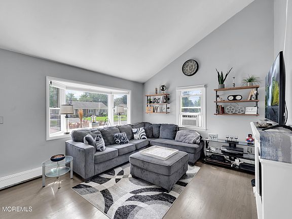 5th image of 864 Roundtree Drive