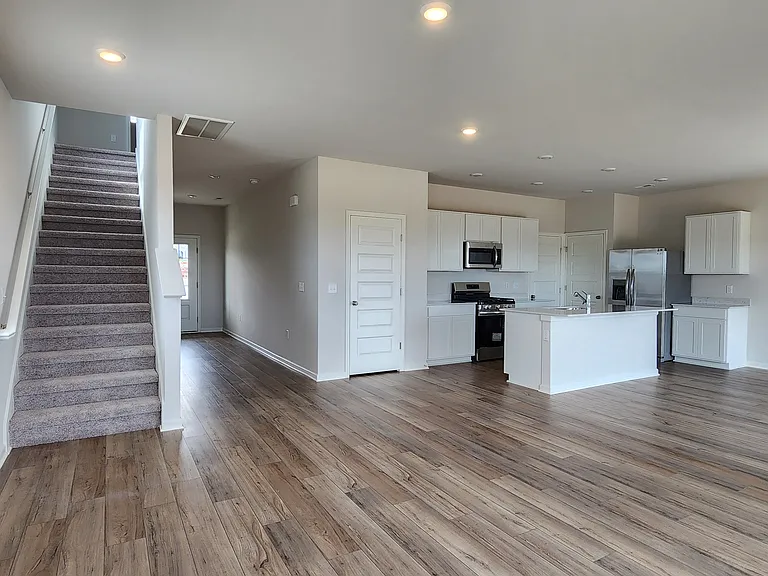 5028 Mifford Ct — Photo 7