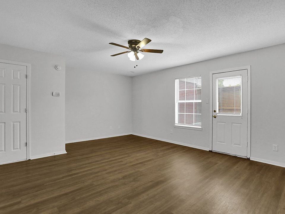 1st image of 818 Barrington Woods Cv #840