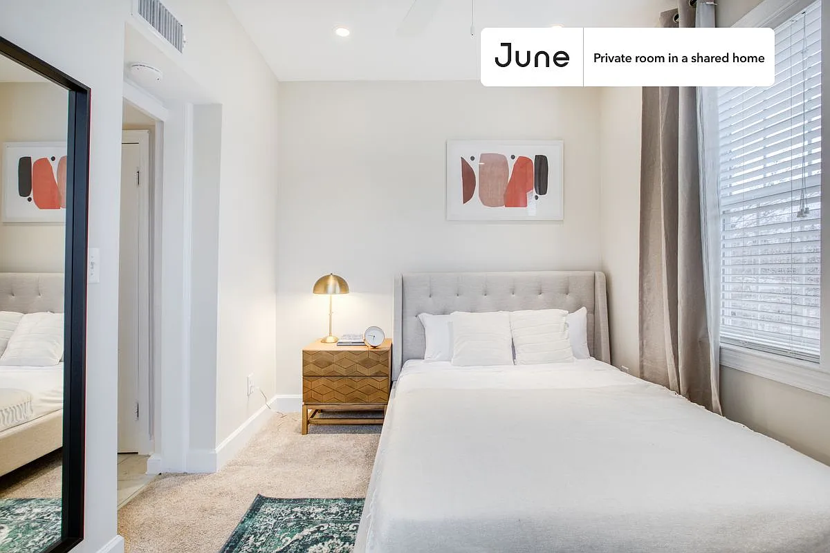 Full bedroom in 3 bed/2 bath home in Capitol Hill #271 C — Photo 1