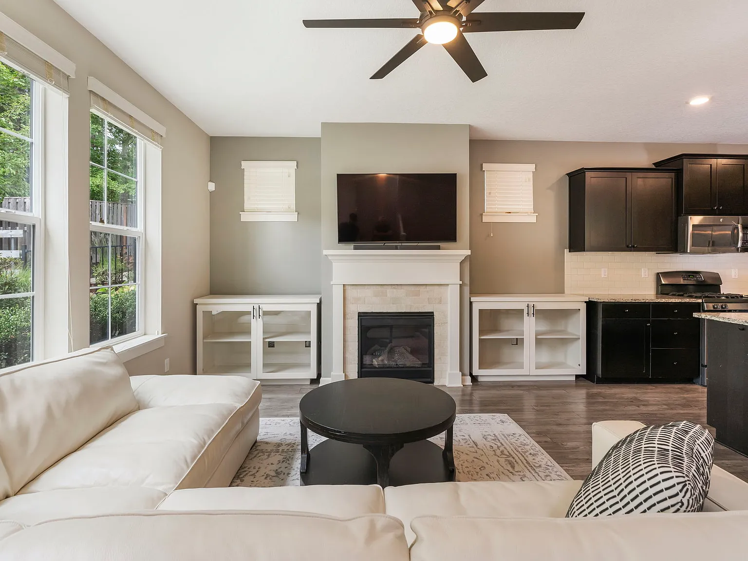 9433 SW Chopin Ln — Photo 2