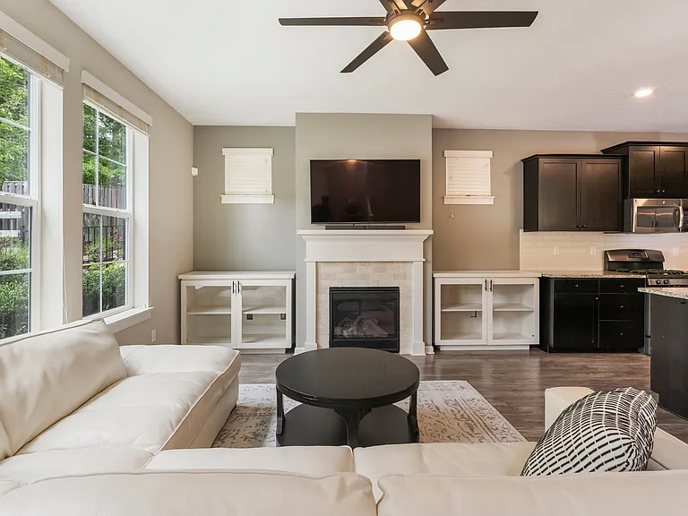 9433 SW Chopin Ln — Photo 2
