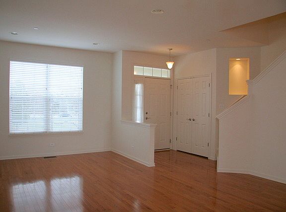 3rd image of 310 Broadmoor Ln
