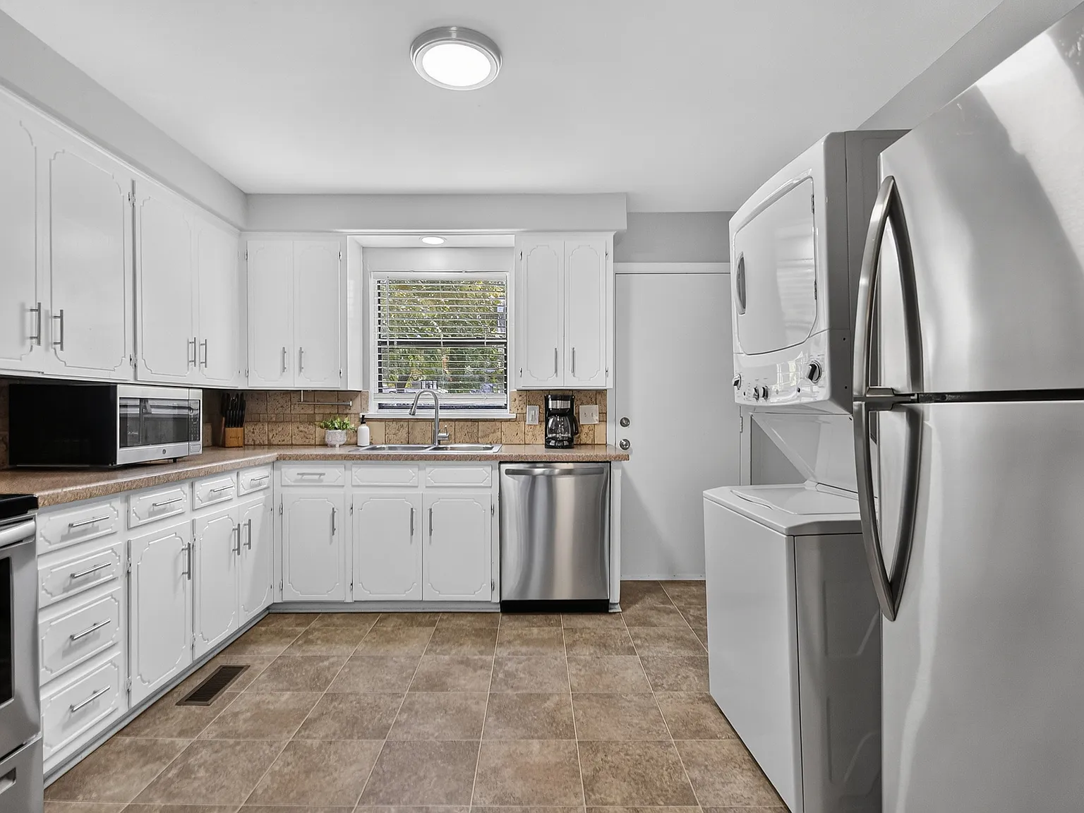 2 bed, 822 sqft, $1,150 — Photo 4