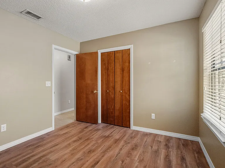 206 Esmond Ct — Photo 42