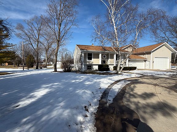 3rd image of W182N5933 Spruce Ln