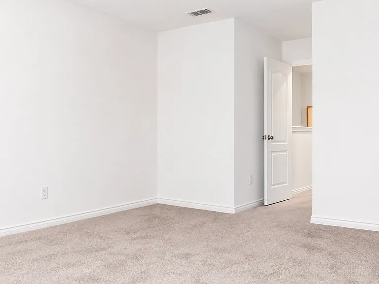 3730 Malibu Dr — Photo 16