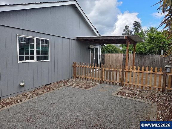 5th image of 1336 Bluegrass St SE