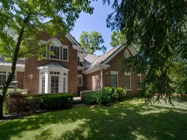 863 Gloucester Xing, Lake Forest, IL 60045