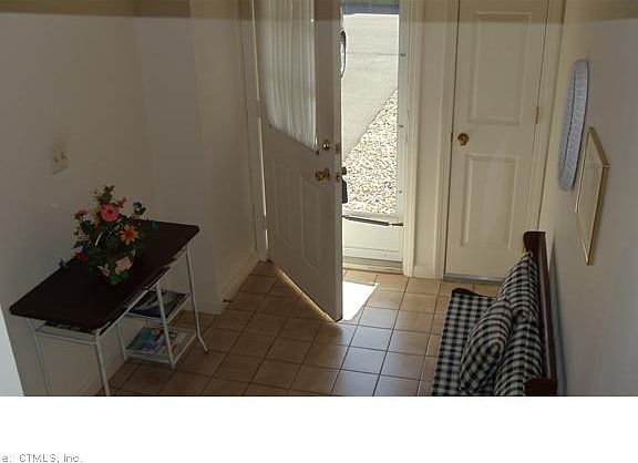 3rd image of 503 Carlton Ln