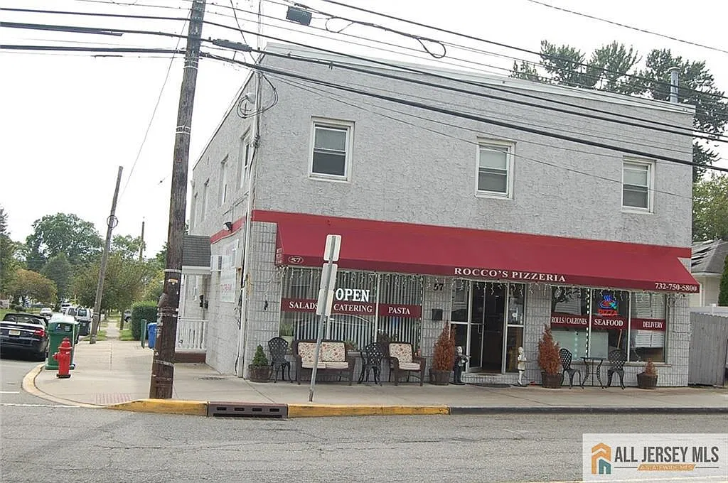 2 bed, 1.0 bath, $2,100 — Photo 1