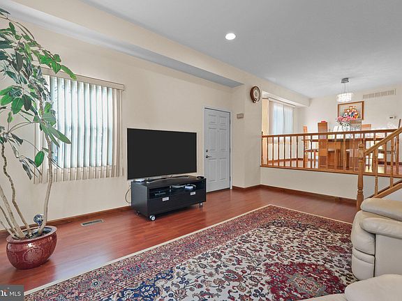 3rd image of 861 Centennial Sq N