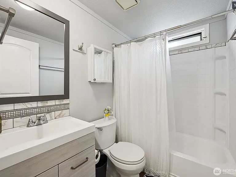 8517 Pepperidge Ln SE — Photo 4