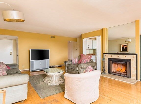 Spacious Living  room with fireplace