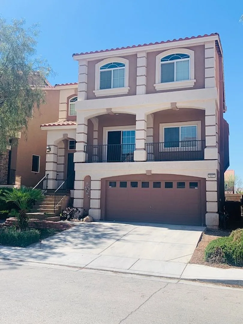4-Bedroom with pool — Photo 1