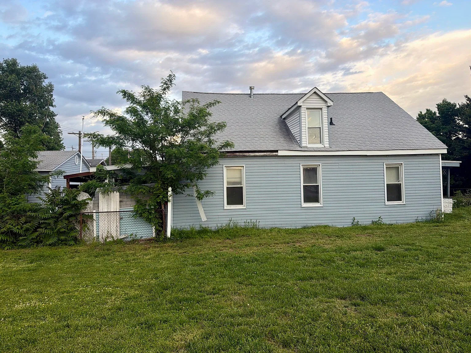 4 bed, 1.5 bath, 1080 sqft, $1,095 — Photo 2