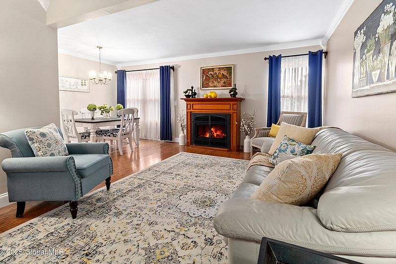 4th image of 101 Huntington Court
