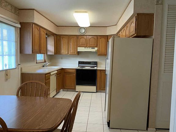 2nd image of 35B Sterling St