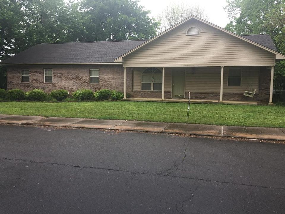 1st image of 406 E 6th St