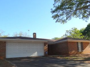 104 Bermuda Ln, Palestine, TX 75803