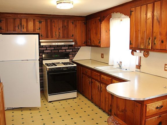 3rd image of 16 N Hood St