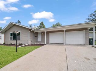 118 N 7th Ave, Iowa City, IA 52245