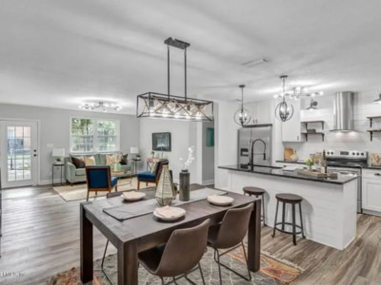 724 Luna St — Photo 3