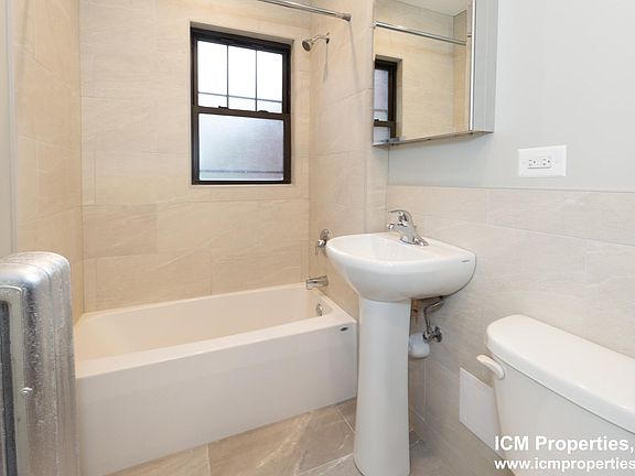4th image of 516 W Cornelia Ave #2F