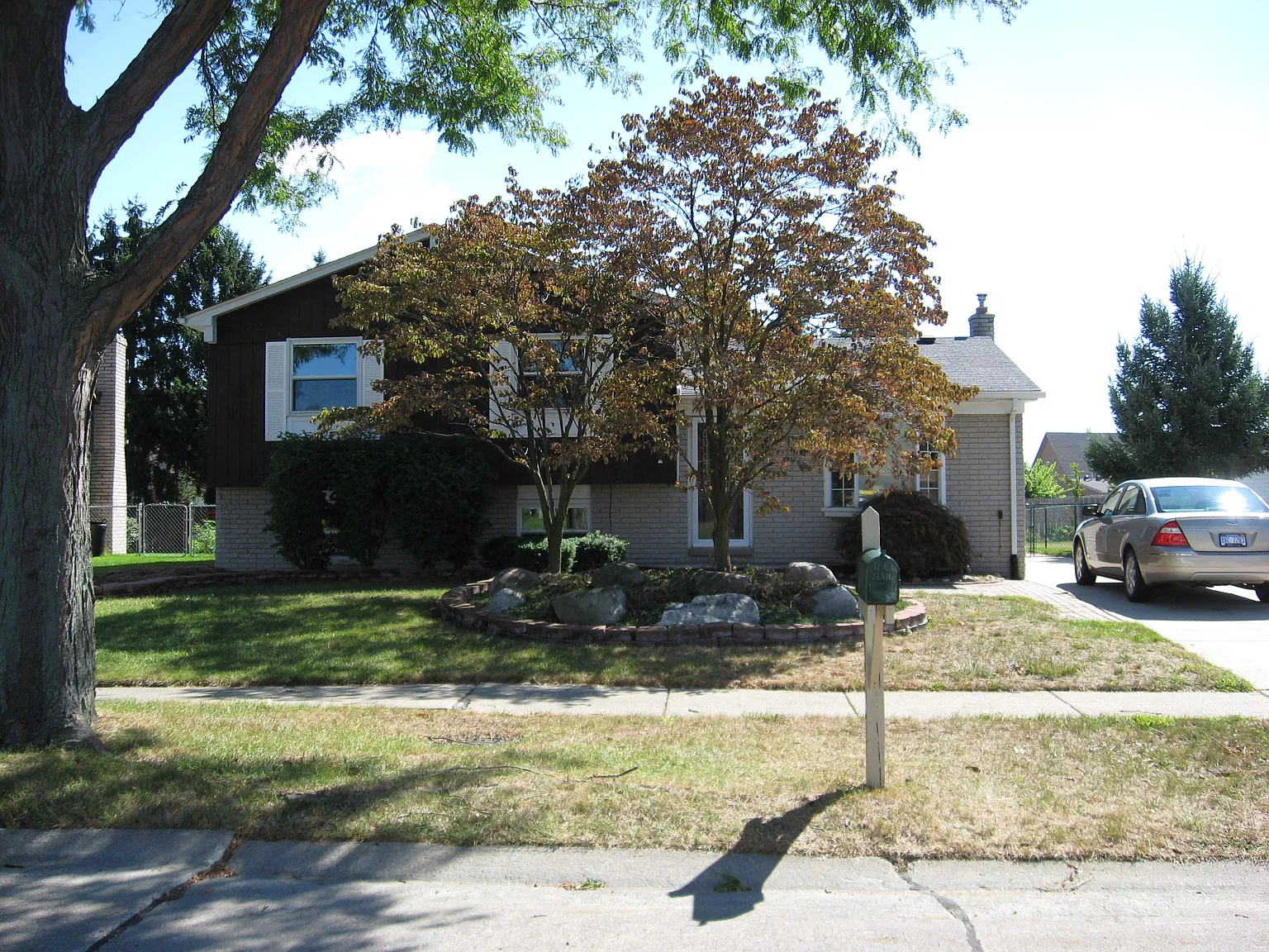 3 bed, 1.5 bath, 1650 sqft, $1,775 — Photo 1
