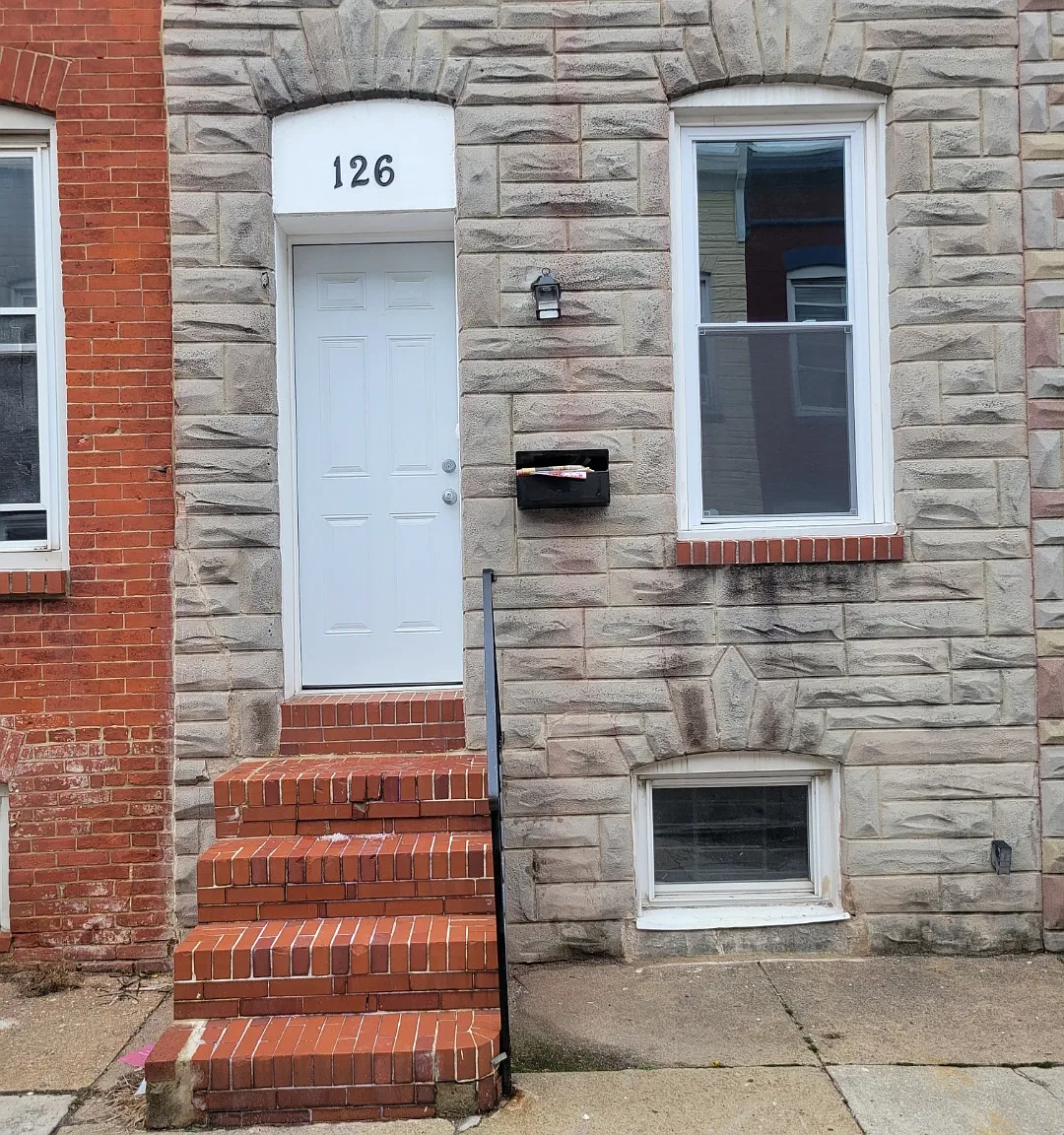 126 N Port St — Photo 1
