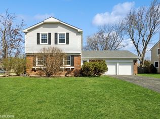 12 Cloverdale Ct, Buffalo Grove, IL 60089