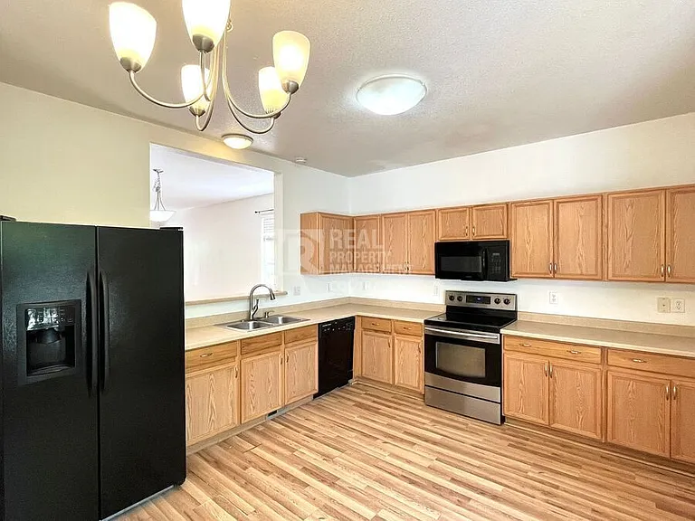 2158 Creekridge Point — Photo 4