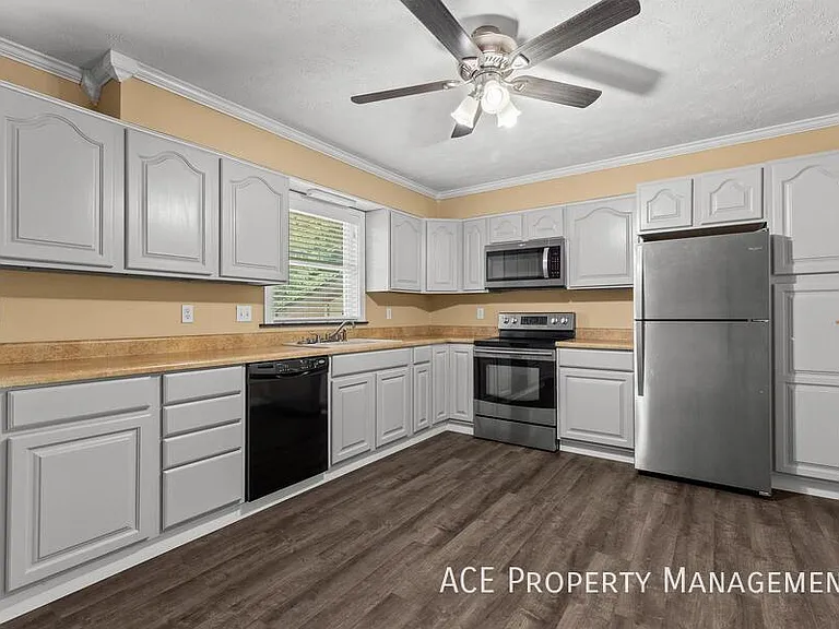 4430 Steeler Ln — Photo 8