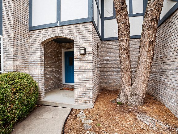 2nd image of 4 Windwood Dr