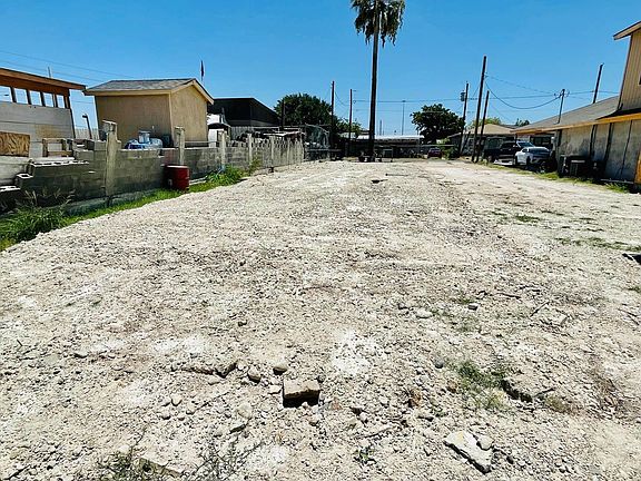 5th image of 4418 Flores Ave