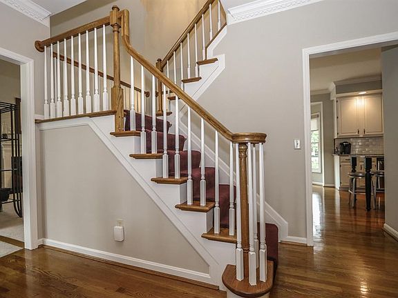 5th image of 828 Old Mill Dr