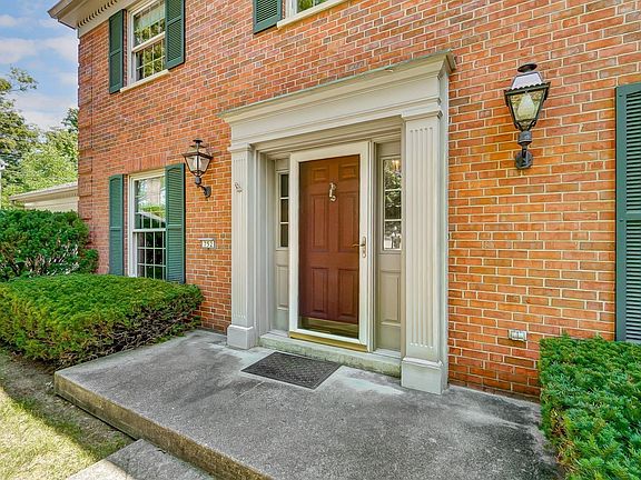 3rd image of 752 Woodfield Dr