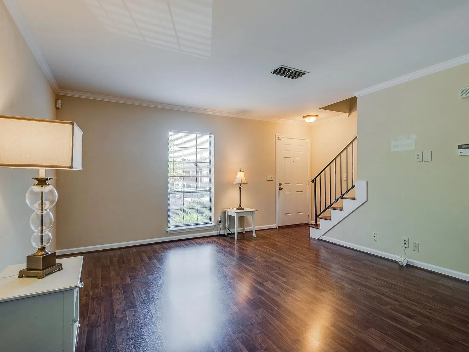 2 bed, 1.5 bath, 1100 sqft, $1,900 — Photo 3