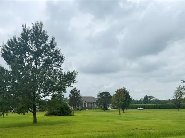 17363 247th St, Tonganoxie, KS 66086