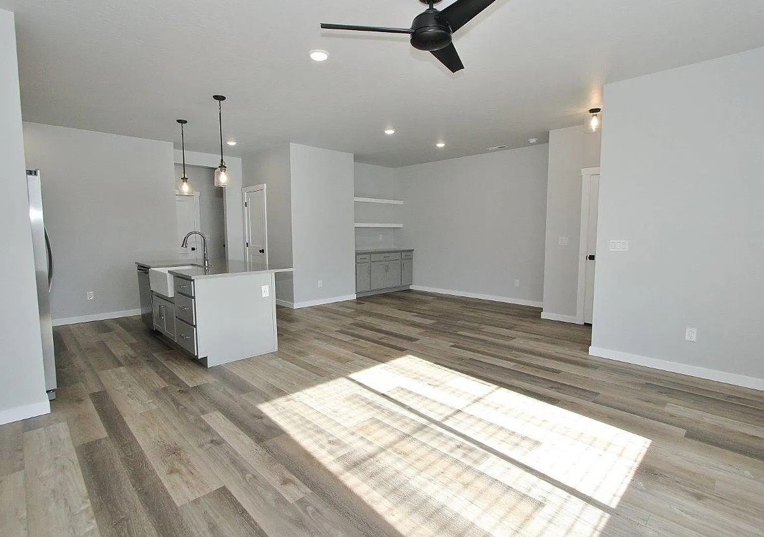 Immaculate Townhome in Barnwood — Photo 3