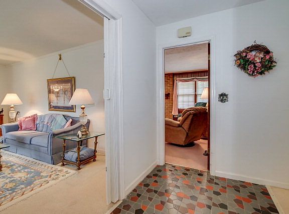 4th image of 1818 Hollis Ave